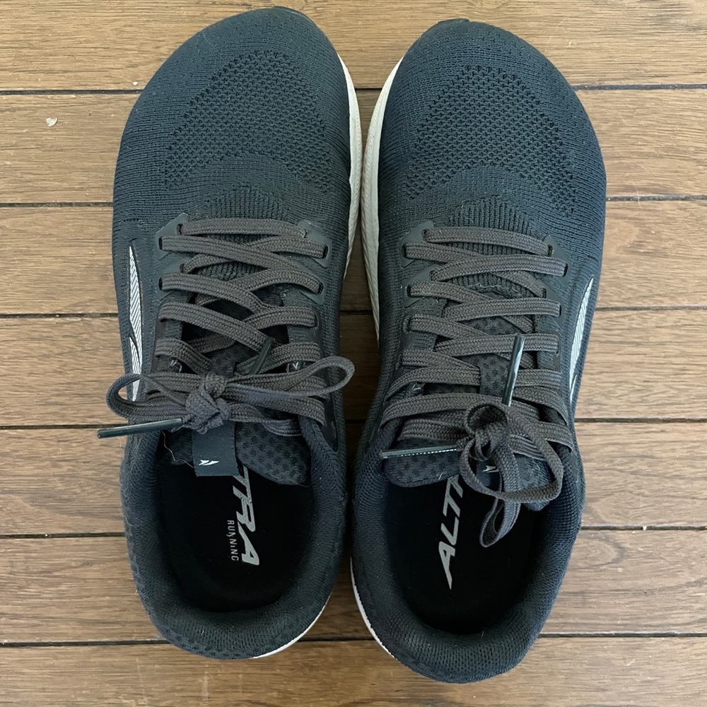 Women’s Altra Escalante 3 in Black